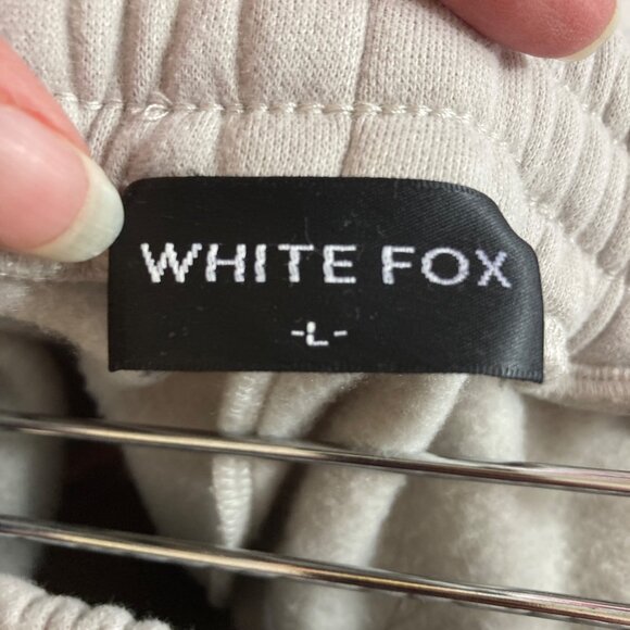 White Fox Boutique Shorts Womens Large Logo Pockets - Picture 3 of 8